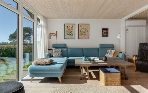 Sinnika - 550M from the Sea: Meubilair, Hout, Interieur Ontwerp, Flooring, Bankstel, Woonkamer, Tafel, Verdieping, Huis, Houten Vloer