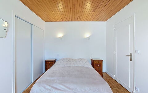 Maison des Bergers: Meubilair, Balkon, Schaduw, Tuin, Buitenmeubels, Stoel, Veranda, Werf, Landscaping, Backyard