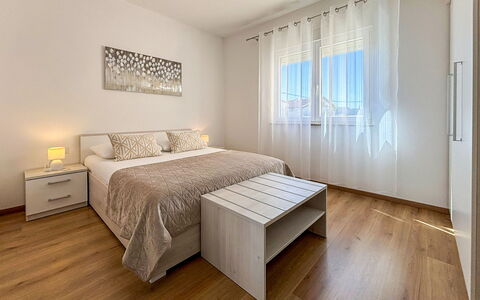 Rab Lopar 115: Meubilair, Bed, Interieur Ontwerp, Verdieping, Flooring, Slaapkamer, Kamer, Hout, Houten Vloer, Plafond