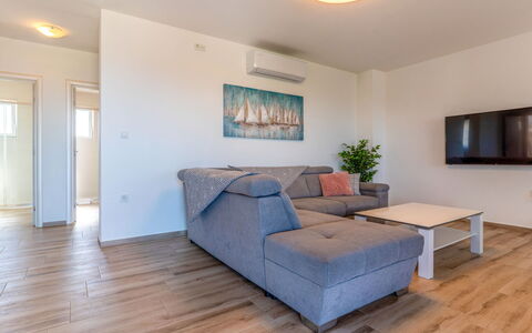Rab Lopar 115: Flooring, Interieur Ontwerp, Meubilair, Verdieping, Bankstel, Hout, Houten Vloer, Plafond, Kamer, Woonkamer