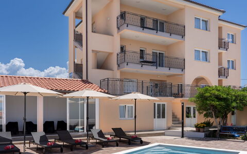 Rab Lopar 115: Appartement, Vrije Tijd, Zwembad, Balkon, Condominium, Hotel, Toevlucht, Buitenmeubels, Villa, Recreatiecentrum