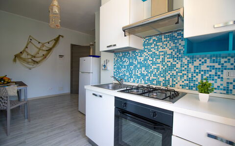 Mediterranea'S House Otranto: Hout, Flooring, Interieur Ontwerp, Verdieping, Appartement, Meubilair, Kamer, Keuken, Beits, Countertop