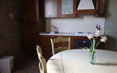 Residence Borgodamare: Meubilair, Hout, Flooring, Interieur Ontwerp, Verdieping, Keuken En Eettafel, Keuken, Tafel, Countertop, Kamer