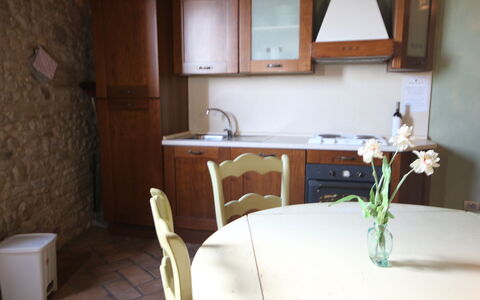 Residence Borgodamare: Meubilair, Hout, Flooring, Interieur Ontwerp, Verdieping, Countertop, Keuken, Cabinetry, Tafel, Keuken En Eettafel