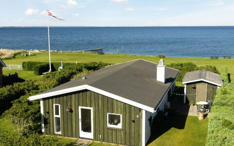 Edla - 35M from the Sea: Huis, Dak, Huis, Woongebied, Verblijf, Landschap, Land Lot, Landgoed, Gazon, Landscaping