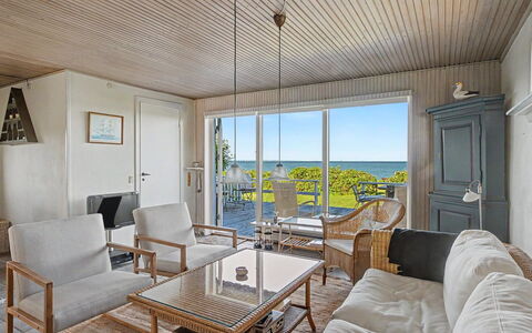 Edla - 35M from the Sea: Meubilair, Interieur Ontwerp, Verdieping, Flooring, Hout, Plafond, Kamer, Tafel, Stoel, Woonkamer