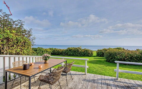 Edla - 35M from the Sea: Lucht, Meubilair, Hout, Buitenmeubels, Tafel, Stoel, Wolk, Buitentafel, Hardwood, Plank