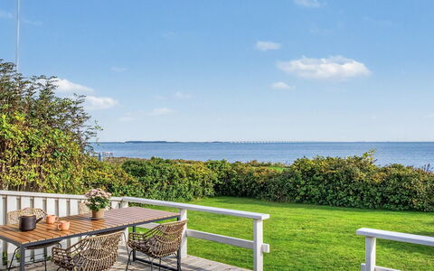 Edla - 35M from the Sea: Lucht, Meubilair, Hout, Buitenmeubels, Tafel, Stoel, Wolk, Buitentafel, Hardwood, Plank