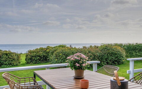 Edla - 35M from the Sea: Lucht, Meubilair, Hout, Buitenmeubels, Tafel, Stoel, Wolk, Buitentafel, Hardwood, Plank