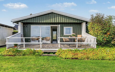 Edla - 35M from the Sea: Lucht, Meubilair, Hout, Buitenmeubels, Tafel, Stoel, Wolk, Buitentafel, Hardwood, Plank