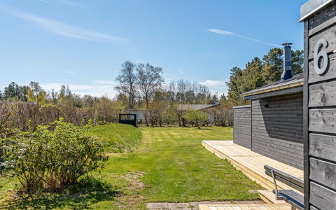 Gojko - from the Sea: Gras, Struik, Landschap, Land Lot, Huis, Tuin, Groundcover, Verblijf, Landscaping, Gazon