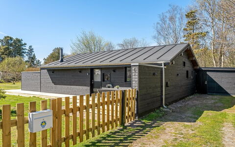 Gojko - from the Sea: Dak, Huis, Huis, Verblijf, Deur, Siding, Dek, Veranda, Plank, Hardwood