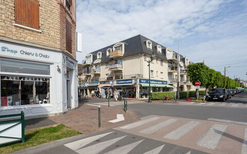Victoria: Meubilair, Stoel, Buitenmeubels, Buitentafel, Patio, Keuken En Eettafel, Schaduw, Ontwerp, Outdoor Structuur, Koffietafel