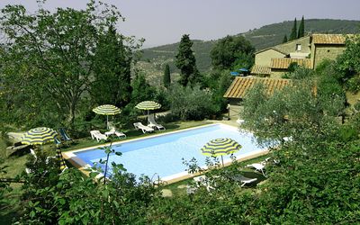 Borgo Del Castagno: Zwembad, Eigendom, Natuurlijk Landschap, Landschap, Onroerend Goed, Landgoed, Vrije Tijd, Gebouw, Boom, Huis