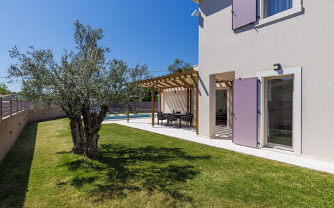 Vila Klara: Meubilair, Stoel, Buitenmeubels, Buitentafel, Patio, Keuken En Eettafel, Schaduw, Ontwerp, Outdoor Structuur, Koffietafel