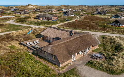 Riika - from the Sea: Hout, Dak, Architectuur, Huis, Huis, Verblijf, Siding, Hardwood, Helling, Landgoed