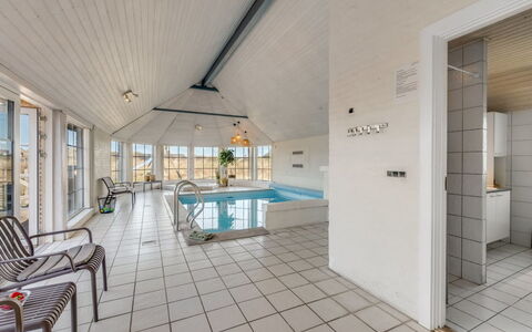 Riika - from the Sea: Hout, Dak, Architectuur, Huis, Huis, Verblijf, Siding, Hardwood, Helling, Landgoed