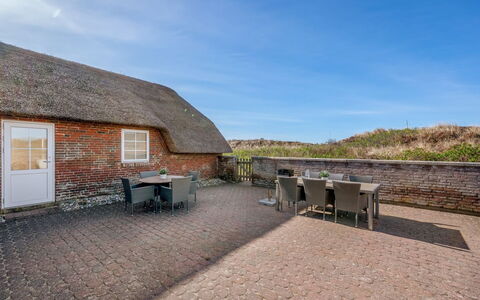 Riika - from the Sea: Hout, Dak, Architectuur, Huis, Huis, Verblijf, Siding, Hardwood, Helling, Landgoed