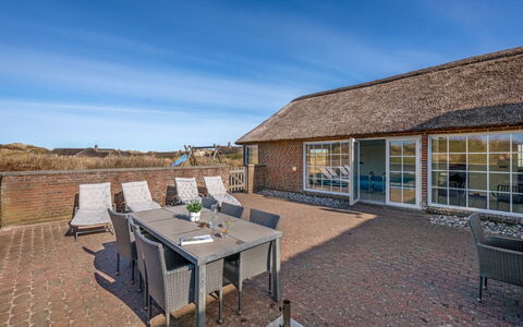 Riika - from the Sea: Hout, Dak, Architectuur, Huis, Huis, Verblijf, Siding, Hardwood, Helling, Landgoed