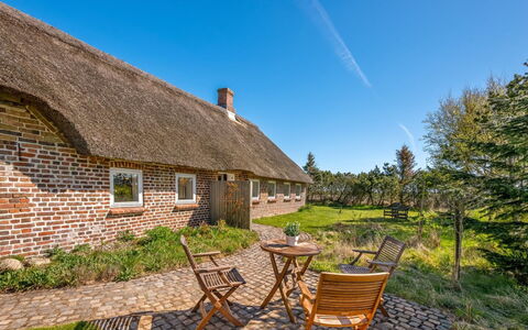Petteri - 600M to the Fjord: Dak, Huis, Huis, Verblijf, Deur, Siding, Dek, Veranda, Plank, Hardwood