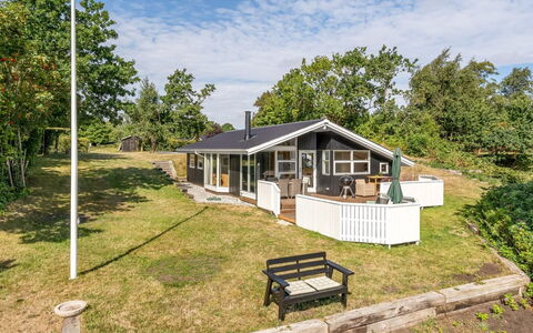 Stefan - 50M from the Sea: Dak, Huis, Huis, Verblijf, Deur, Siding, Dek, Veranda, Plank, Hardwood
