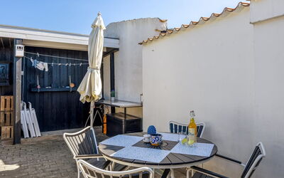 Niela - 300M from the Sea