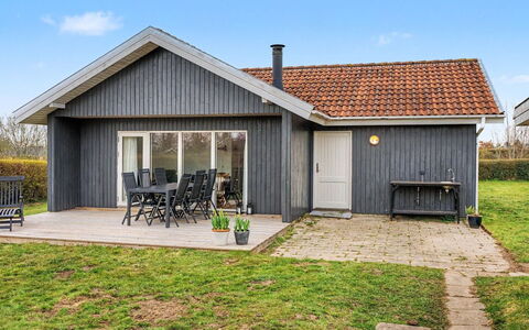 Jarik - 340M from the Sea: Huis, Dak, Verblijf, Huis, Siding, Schuur, Garden Gebouwen, Landgoed, Boerderij, Landscaping