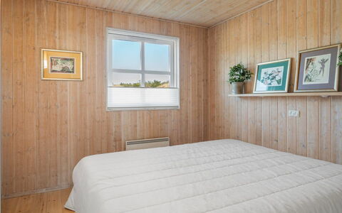 Yanne - 550M from the Sea: Flooring, Hout, Verdieping, Slaapkamer, Interieur Ontwerp, Plafond, Bed, Laken, Bedding, Houten Vloer