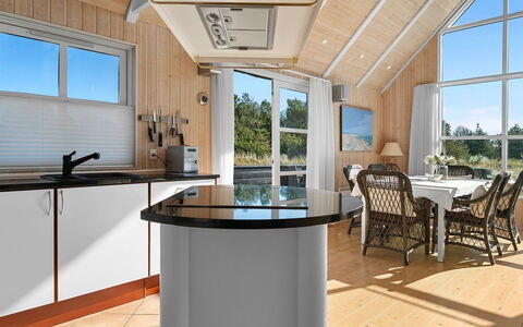 Yanne - 550M from the Sea: Hout, Keuken, Interieur Ontwerp, Flooring, Meubilair, Toestel Van De Keuken, Plafond, Countertop, Verlichting, Verdieping