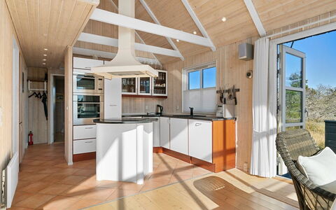 Yanne - 550M from the Sea: Flooring, Hout, Verdieping, Interieur Ontwerp, Plafond, Houten Vloer, Huis, Keuken, Lichte Inrichting, Kamer