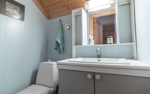 Ohola: Loodgieterswerkinrichting, Wastafel In De Badkamer, Muur, Wastafel, Badkamer, Hout, Plafond, Flooring, Kraan, Verdieping