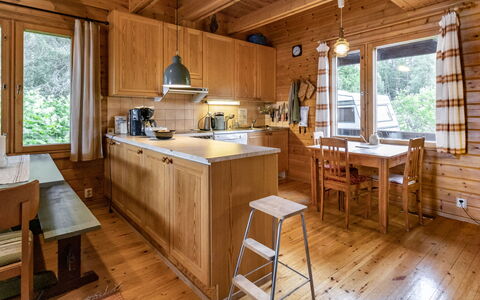 Ohola: Hout, Keuken, Meubilair, Countertop, Verblijf, Huis, Huis, Plafond, Interieur Ontwerp, Hardwood