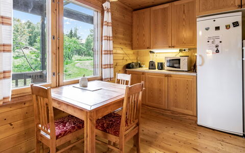 Ohola: Hout, Verblijf, Hardwood, Plafond, Blokhut, Beits, Kamer, Keuken, Cabinetry, Plank