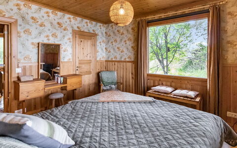 Ohola: Slaapkamer, Meubilair, Interieur Ontwerp, Bed, Hout, Laken, Bedding, Plafond, Kamer, Flooring