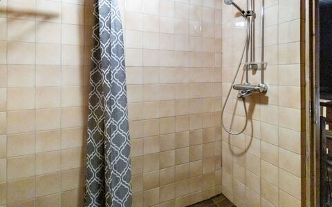 Ohola: Flooring, Muur, Verdieping, Badkamer, Douchekop, Tegel, Douche, Loodgieterswerkinrichting, Samengesteld Materiaal, Loodgieter