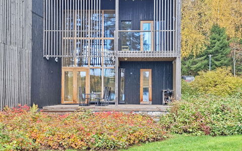 Villa Sinikka 1: Hout, Samengesteld Materiaal, Siding, Ontwerp, Balkon, Hardwood, Backyard, Plank