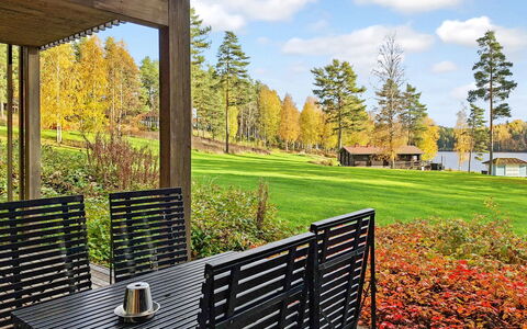 Villa Sinikka 1: Land Lot, Tuin, Verblijf, Eco Hotel, Schaduw, Veranda, Landscaping, Buitenmeubels, Dek, Hardwood