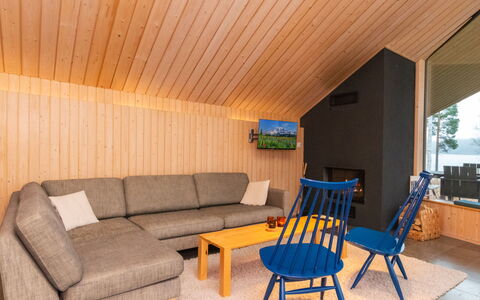 Villa Antti: Interieur Ontwerp, Meubilair, Flooring, Hout, Verdieping, Plafond, Woonkamer, Kamer, Bankstel, Houten Vloer