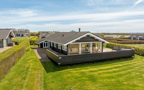 Burghar - 300M to the Fjord: Meubilair, Interieur Ontwerp, Hout, Plafond, Flooring, Verdieping, Houten Vloer, Keuken En Eettafel, Tafel, Lichte Inrichting