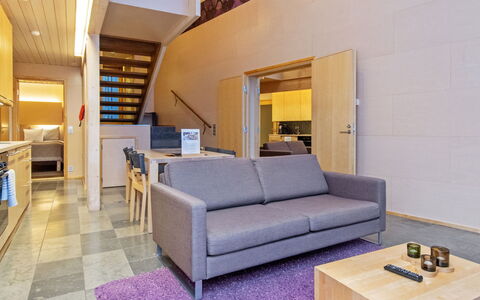 Villa Hanna: Interieur Ontwerp, Flooring, Verdieping, Hout, Meubilair, Bankstel, Kamer, Woonkamer, Plafond, Verlichting