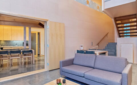 Villa Hanna: Interieur Ontwerp, Flooring, Hout, Verdieping, Meubilair, Plafond, Bankstel, Verlichting, Woonkamer, Kamer