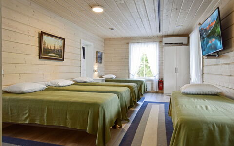 Villa Ruuska: Hout, Flooring, Verdieping, Meubilair, Interieur Ontwerp, Plafond, Kamer, Slaapkamer, Hardwood, Bed