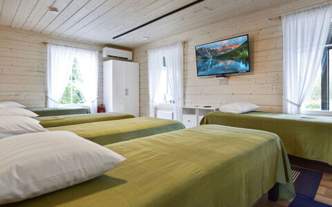 Villa Ruuska: Hout, Slaapkamer, Meubilair, Huis, Interieur Ontwerp, Bed, Bed Frame, Hardwood, Bedding, Plafond