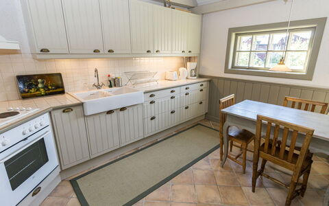 Gammelgård Jahtimaja: Hout, Flooring, Keuken, Interieur Ontwerp, Cabinetry, Verdieping, Countertop, Plafond, Huis, Toestel Van De Keuken