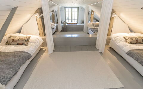 Gammelgård Jahtimaja: Interieur Ontwerp, Slaapkamer, Hout, Verdieping, Plafond, Bed, Flooring, Meubilair, Verlichting, Kamer