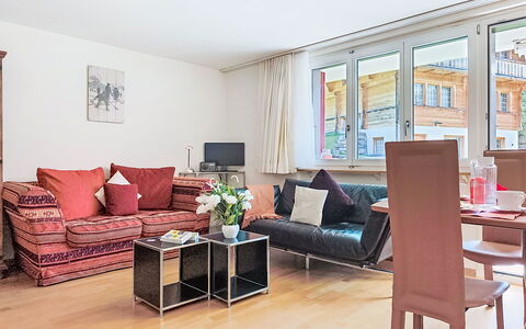 Holiday Apt. T: Meubilair, Bankstel, Interieur Ontwerp, Flooring, Appartement, Verdieping, Woonkamer, Plafond, Kamer