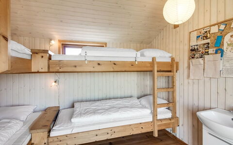 Bena - 300M from the Sea: Stapelbed, Hout, Slaapkamer, Bed, Meubilair, Interieur Ontwerp, Verdieping, Plafond, Flooring, Beits