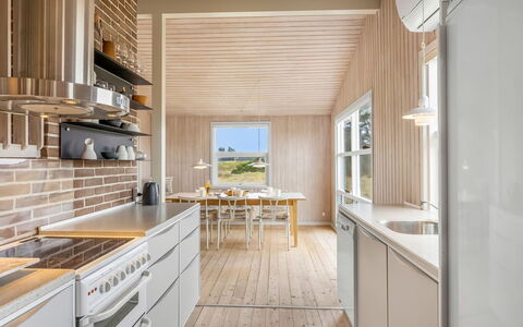 Sighfrith - 500M from the Sea: Keuken, Flooring, Hout, Verdieping, Interieur Ontwerp, Countertop, Plafond, Houten Vloer, Meubilair, Cabinetry