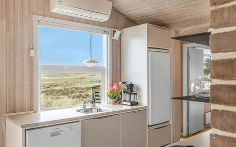 Sighfrith - 500M from the Sea: Verdieping, Flooring, Huishoudapparatuur, Keuken, Toestel Van De Keuken, Major Appliance, Plafond, Countertop, Wastafel, Beits