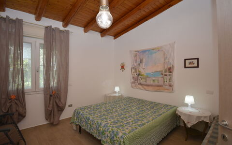 Villa Mameli: Meubilair, Interieur Ontwerp, Bed, Slaapkamer, Muur, Verdieping, Flooring, Laken, Hout, Kamer